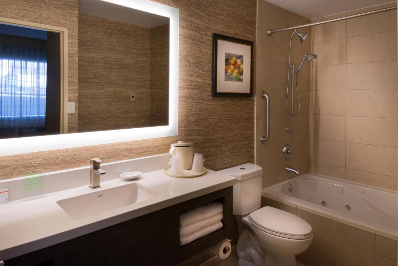 Express & - Angeles By Ihg Hotel