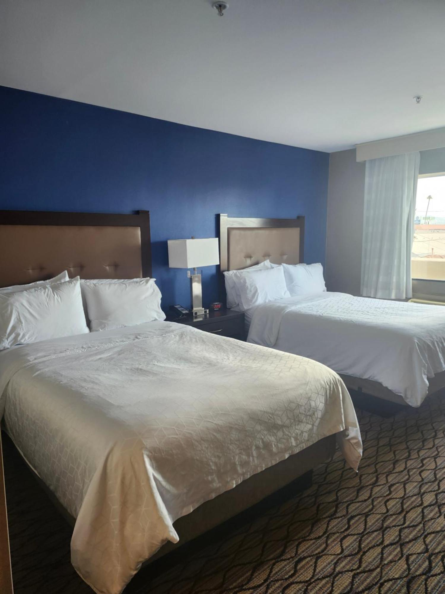 Express & - Angeles By Ihg Hotel 3*