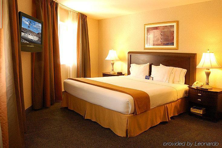 Express & - Angeles By Ihg Hotel