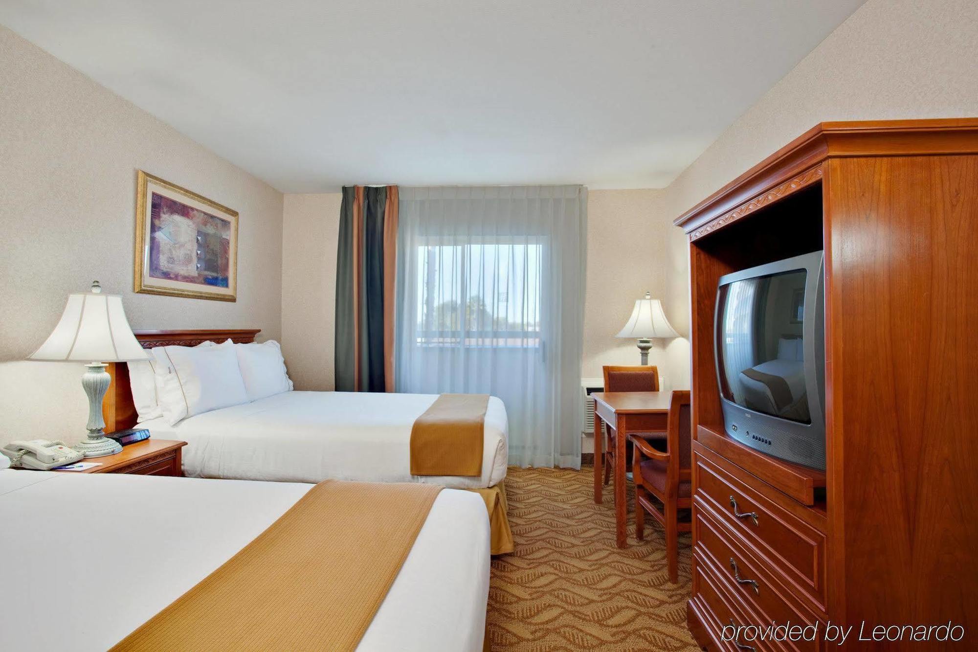 Hotel Express & - Angeles By Ihg 3*