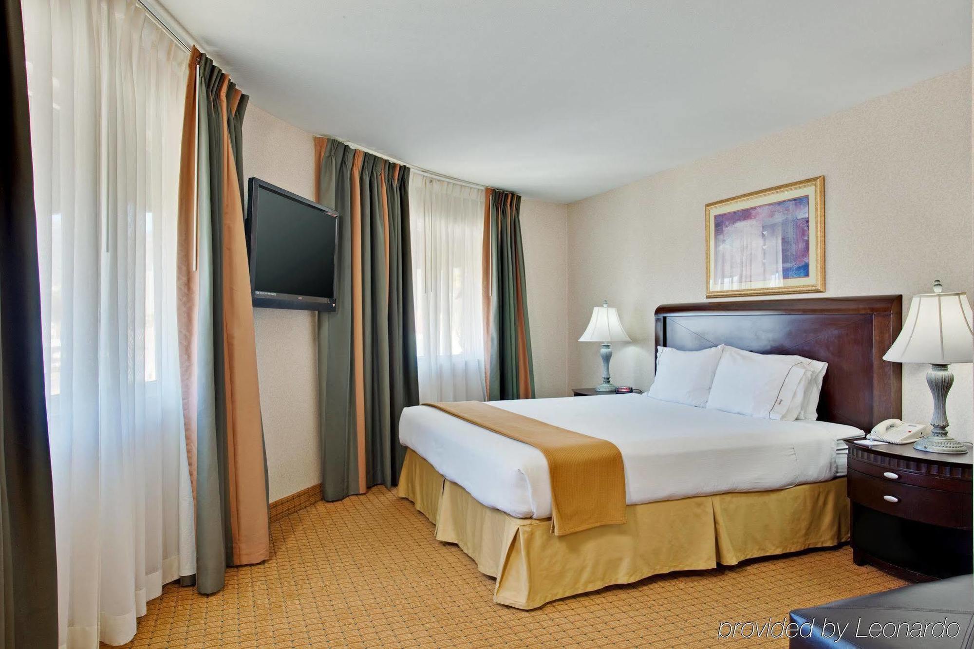 Express & - Angeles By Ihg Hotel 3*