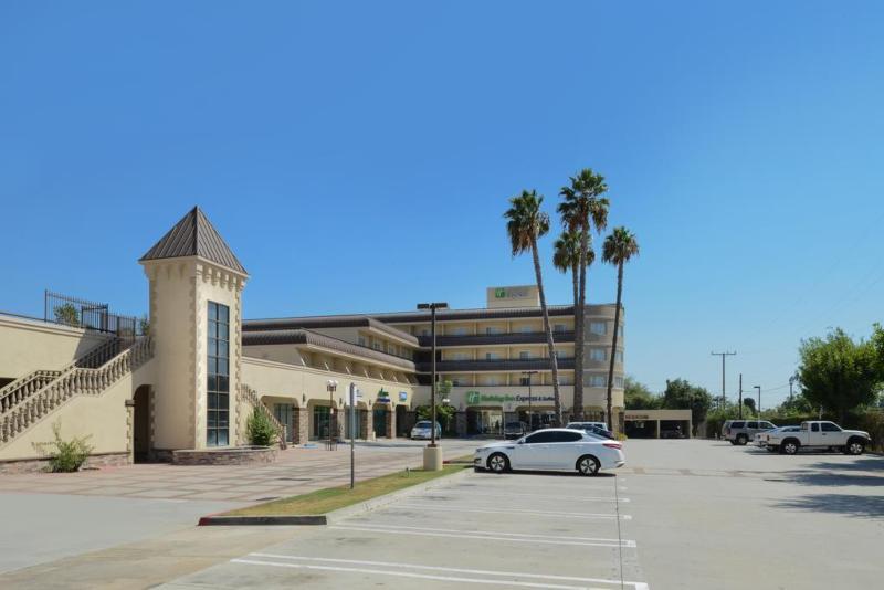 Express & - Angeles By Ihg Hotel